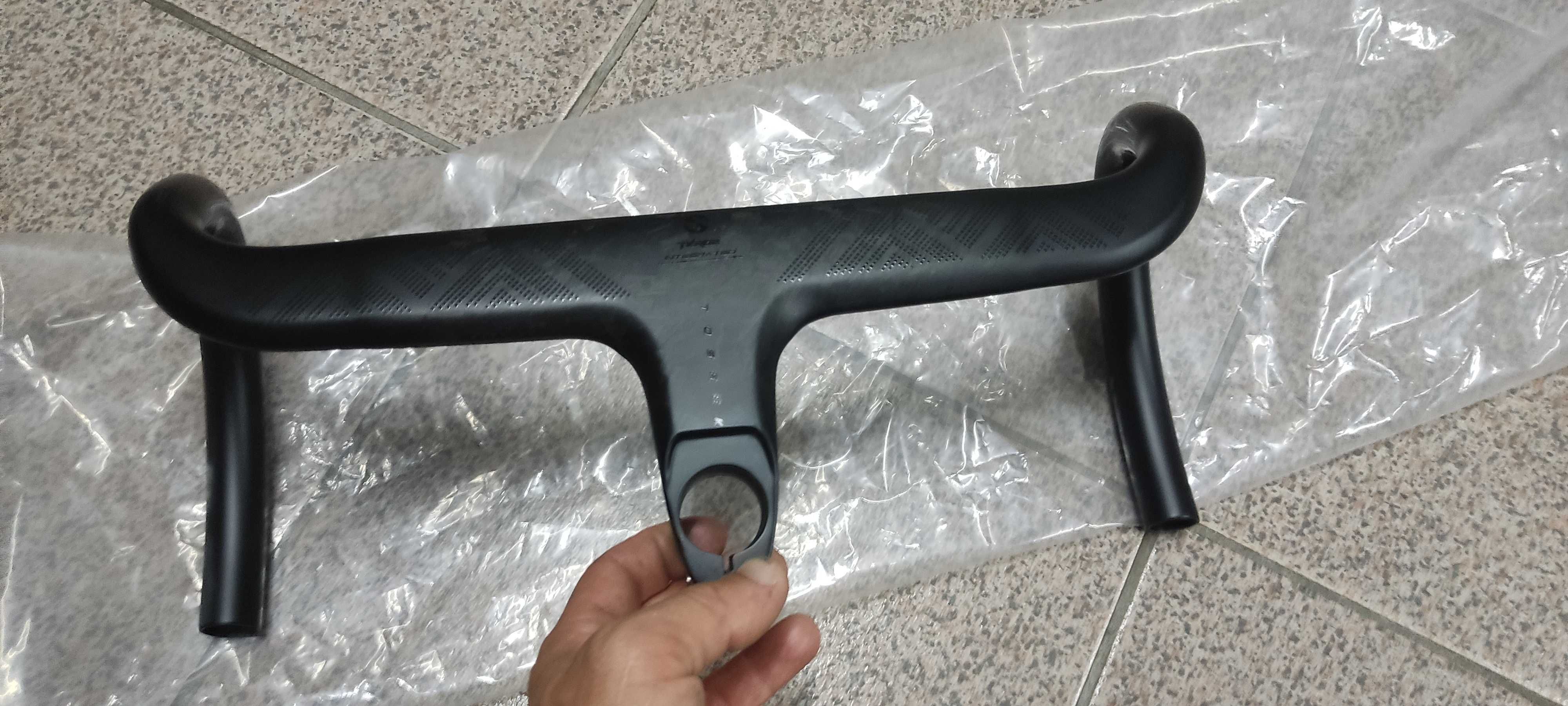 Guiador estrada integrado carbono (cockpit)