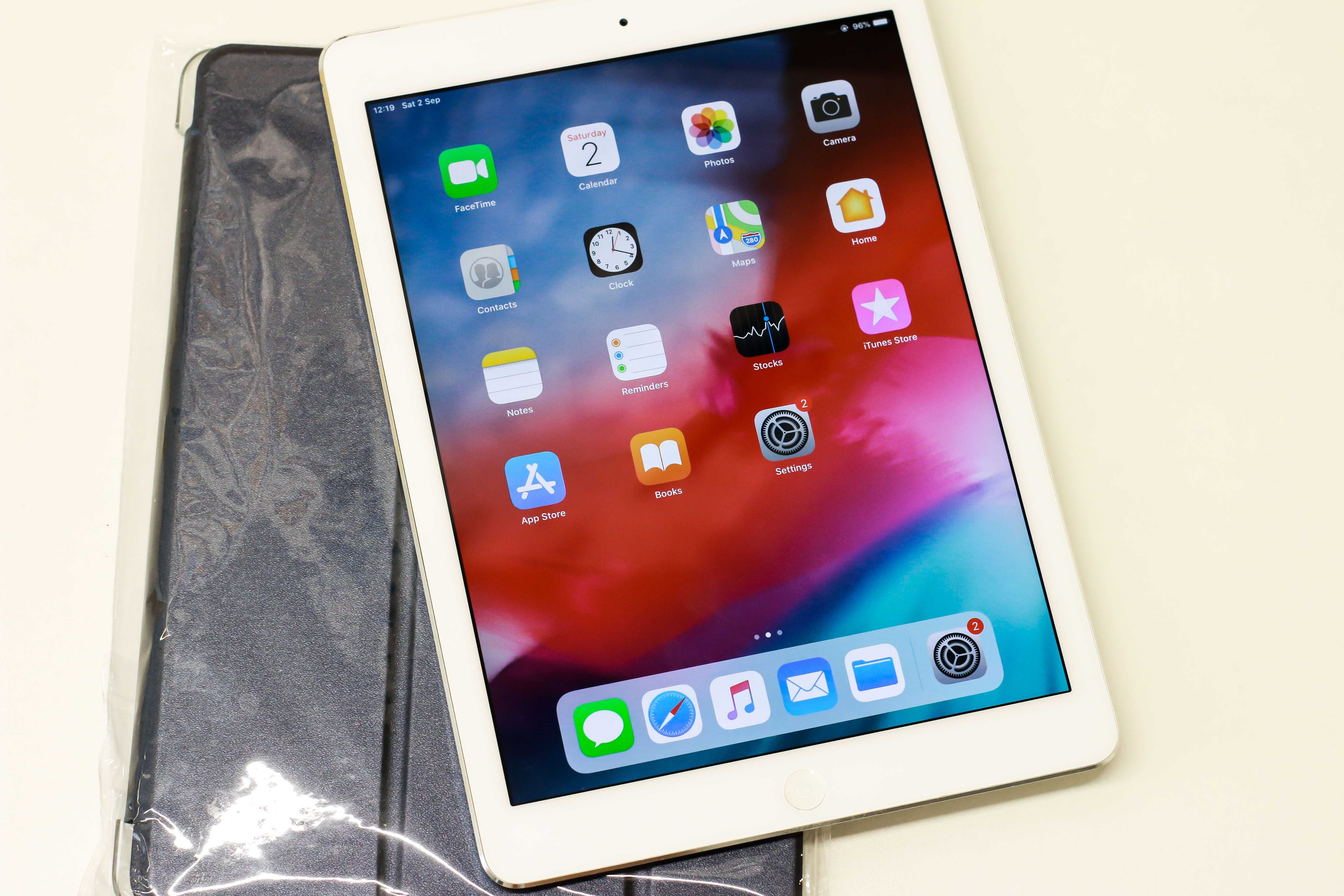 Apple iPad Air 1 A1475 32GB, Wi-Fi+4G, 9.7" +кабель эпл айпад эйр