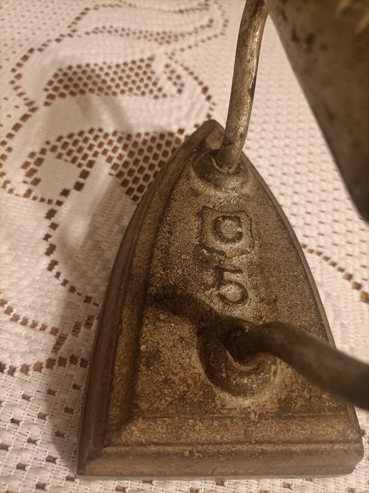 Stare zabytkowe żeliwne żelazko -Cast iron sad Stell