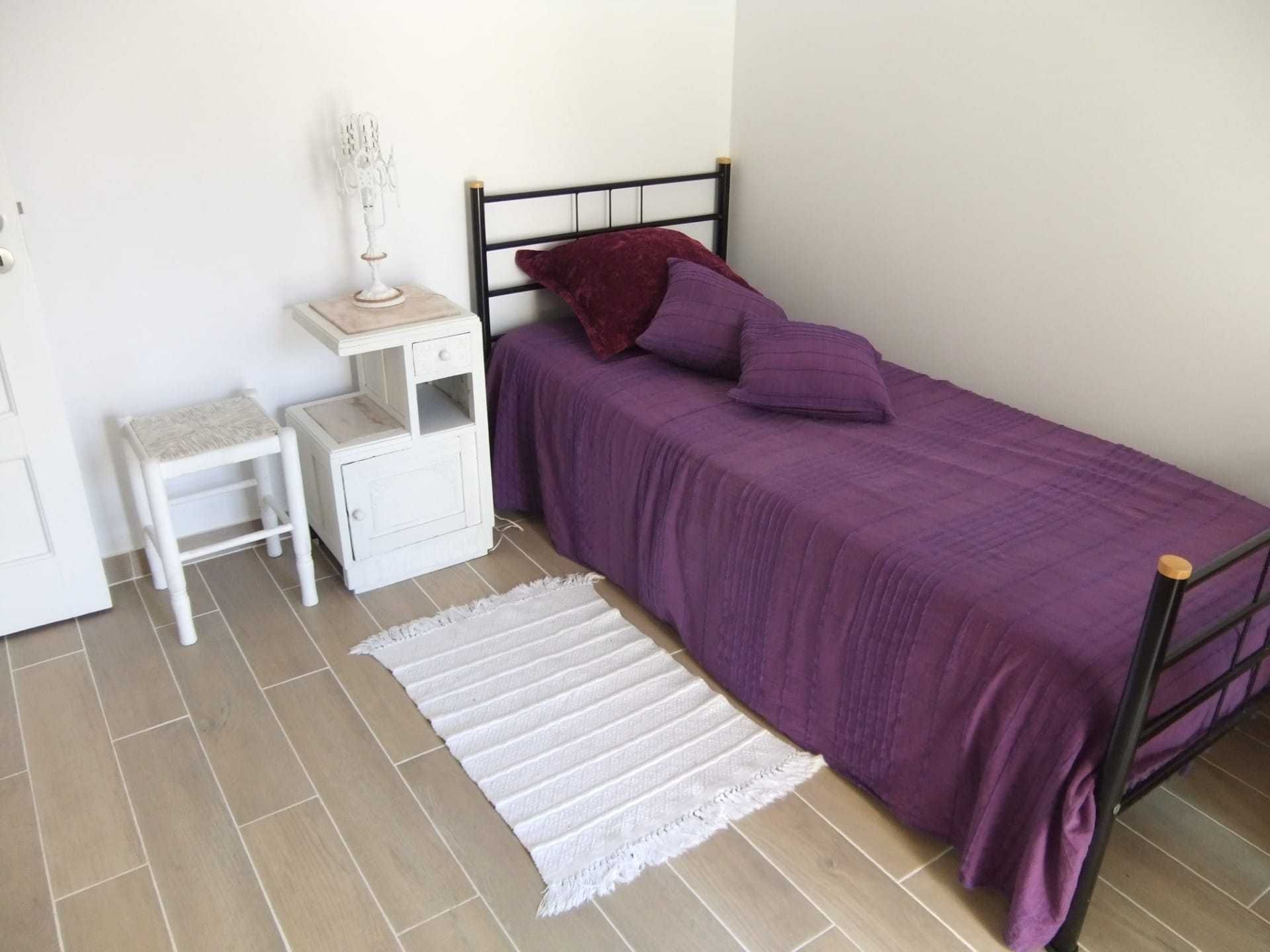 Apartamento T2+1, c/TERRAÇO, r/c, 2 WCs em Algés