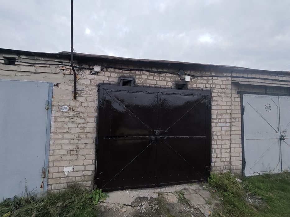 Продам кирпичный гараж 18 м² . Яма, погреб, свет, охрана