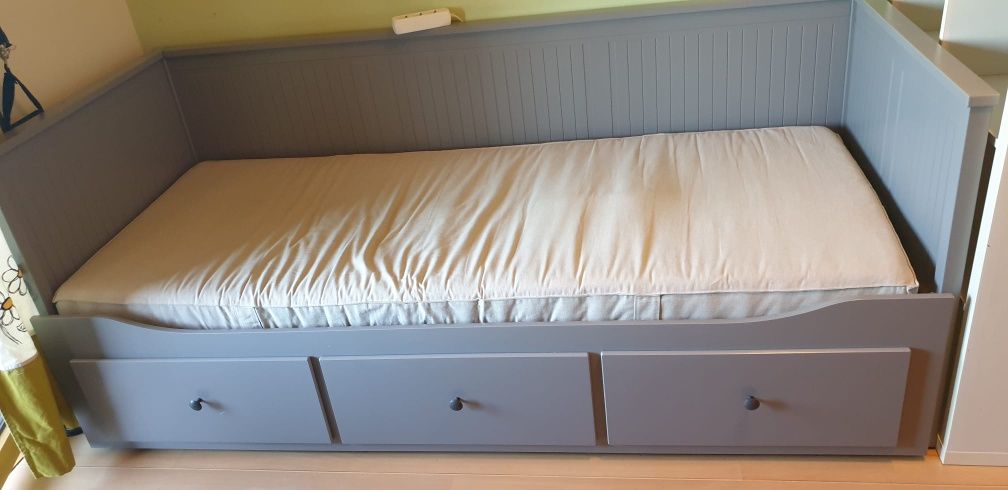 Hemmes (Ikea) Cama individual/casal.