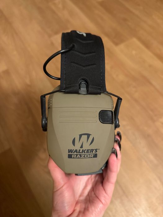 Продається каска та навушники