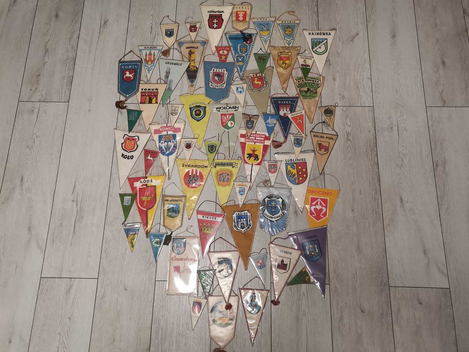 Proporczyki duże i średnie, herby miast duży zestaw 61 sztuk PRL