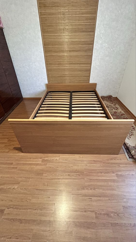 Продам двухспальную кровать