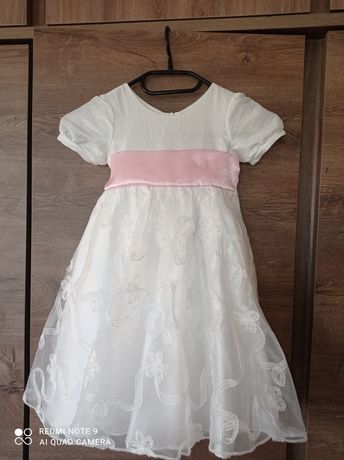Biała elegancka sukienka różowa wstążka 104 komunia