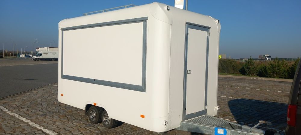 Wynajmem  od 30. 08 food truck przyczep gastronomicznych