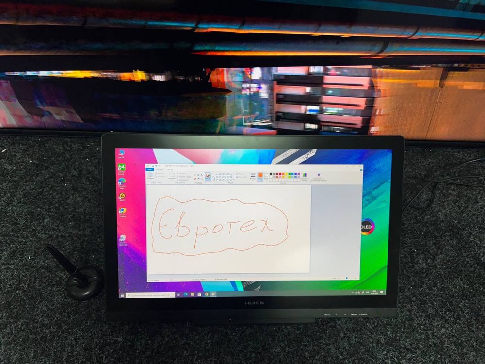 ТОП графічний монітор-планшет HUION KAMVAS 20 FHD IPS