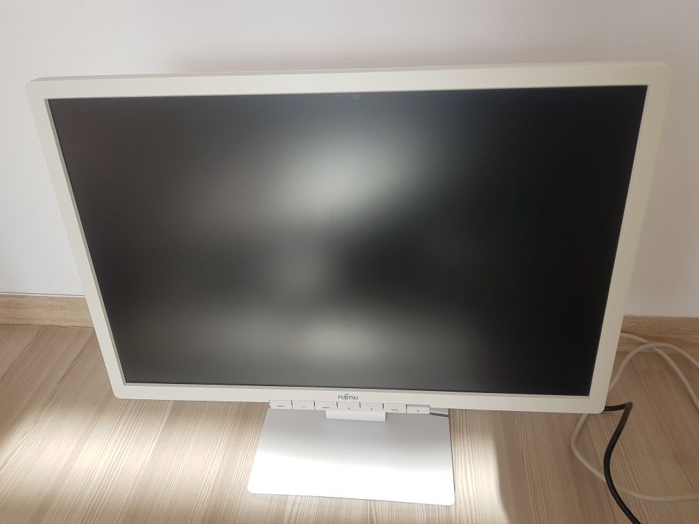 Monitor Fujitsu 17 cali