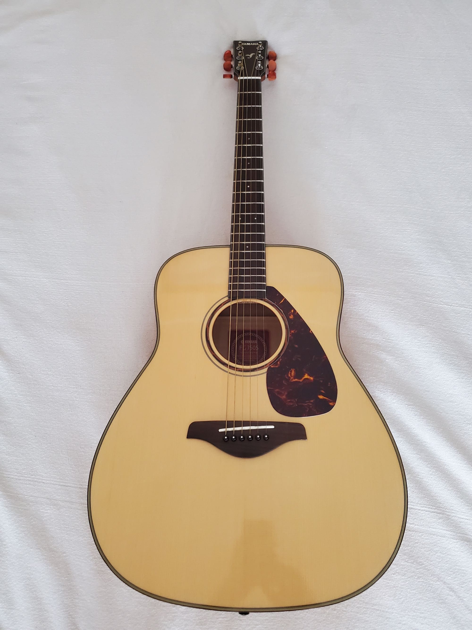 Акустическая гитара Yamaha FG750s