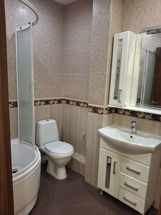 2-кімнатна квартира в оренду,7 п, з паркінгом біля метро.