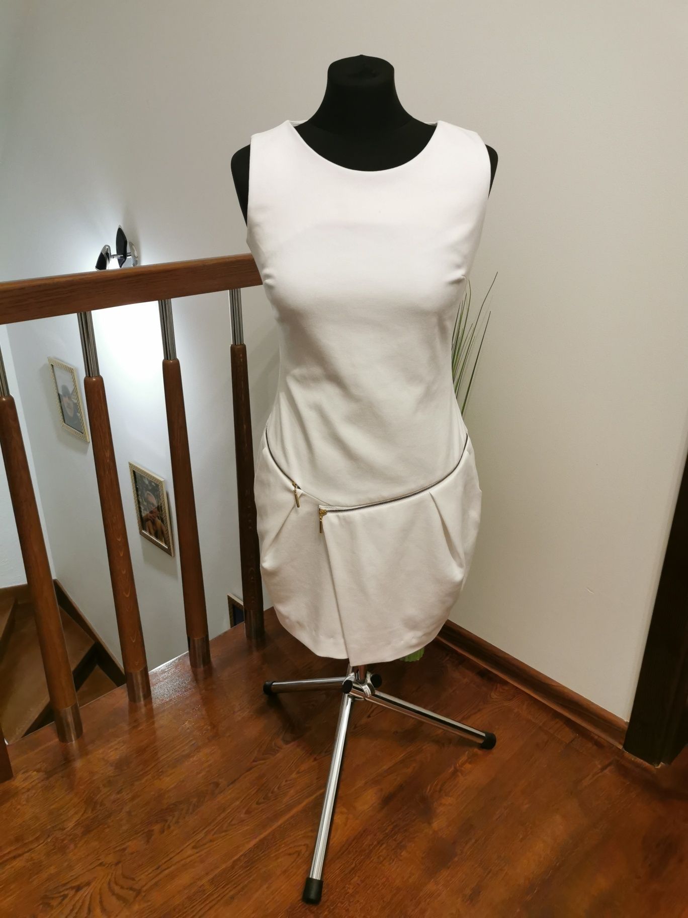 Biała sukienka Monitor roz 36