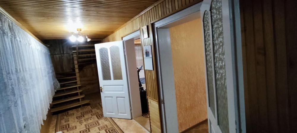 Будинок з земельною ділянкою