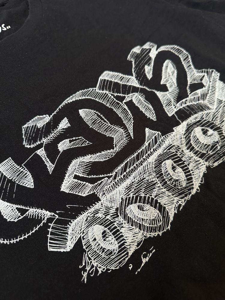 Футболка Uniqlo x Kaws