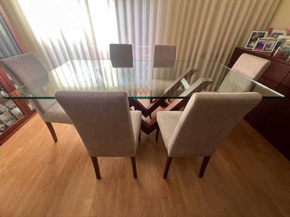 Mesa de Jantar em Vidro e 6 Cadeiras - Design Moderno e Elegante