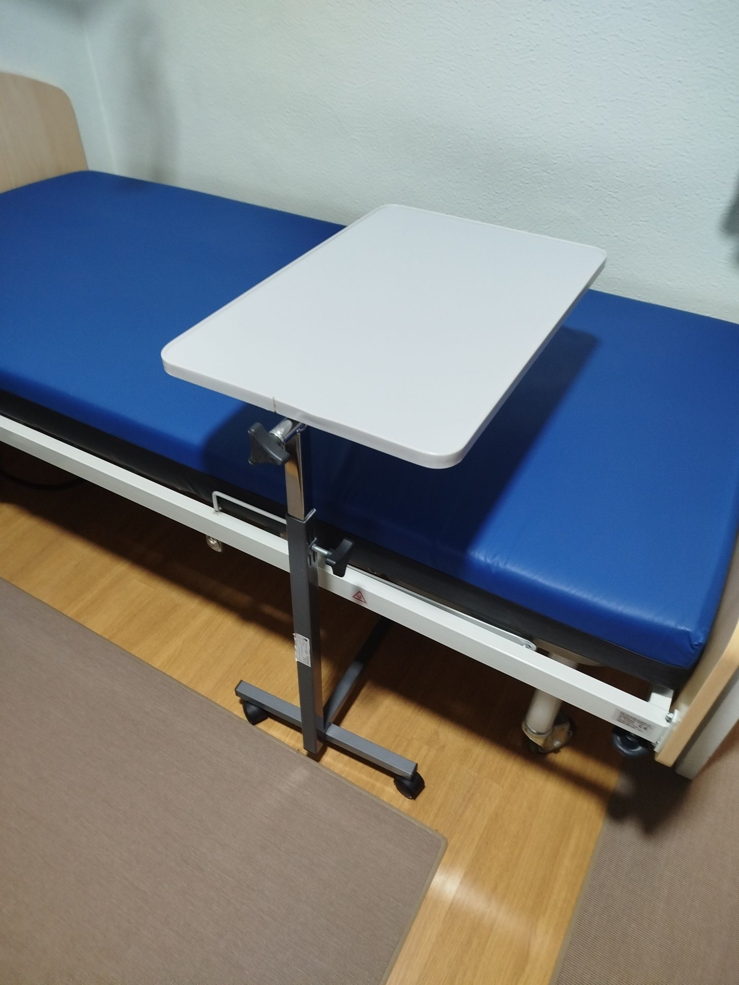 Cama articulada com estrado automático