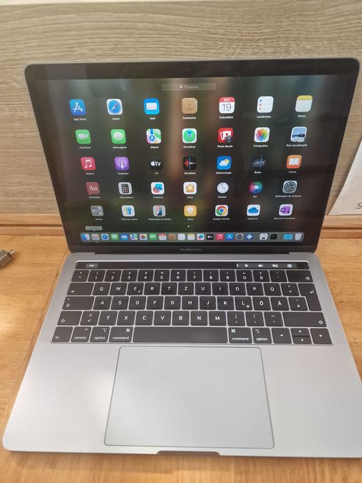MacBook Pro TOUCH BAR 16 pol 2018 16gb ram