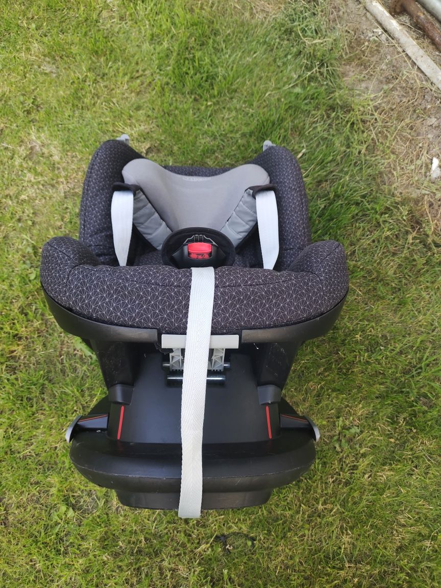 Maxi Cosi Tobi 9-18кг дитяче автокрісло в д.доброму стані