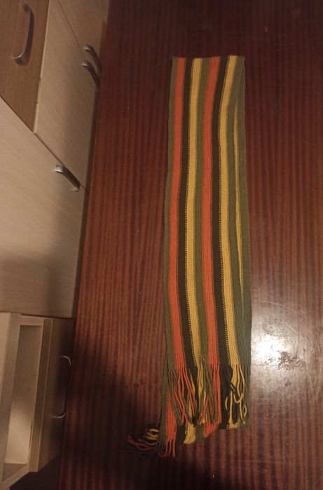 Ciepły wełniany szalik męski – kolorowy i stylowy na zimę