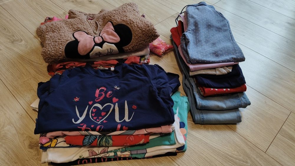 Zestaw ubrań dla dziewczynki 128