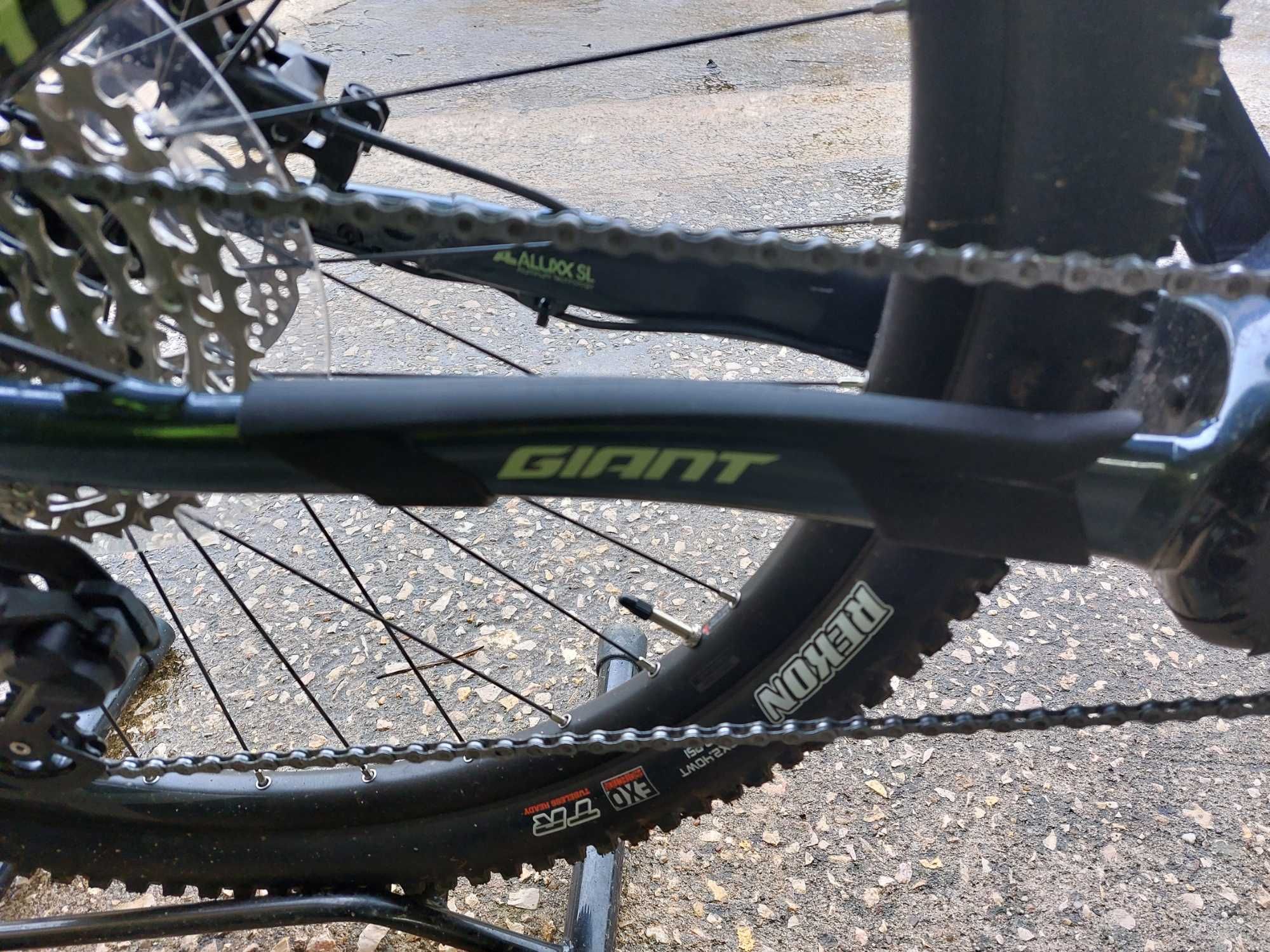 Bicicleta de btt, marca Giant, modelo fathom, tamanho s