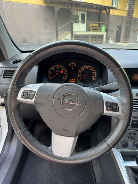 свіжоприганий(вже на укр. номерах) Opel Astra H 2011 універсал 1.7 диз