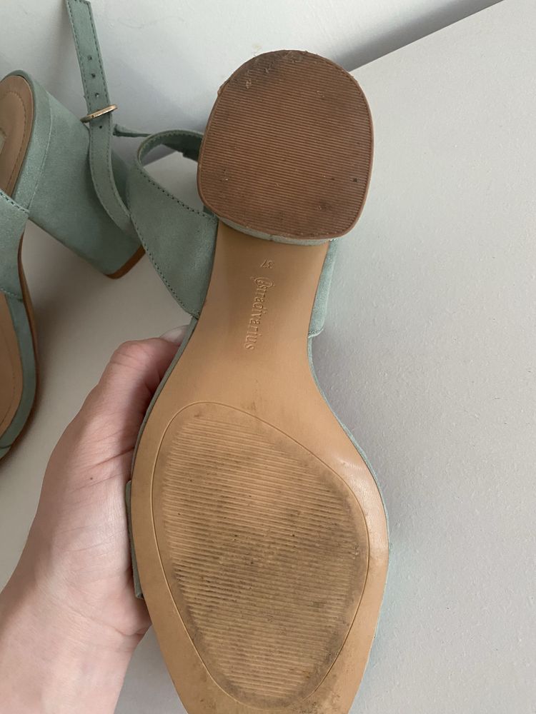 Sandália de salto alto Stradivarius em menta