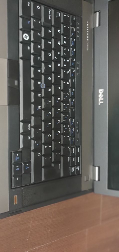 Vende-se Portátil Dell Latitude E5510 com porta serie