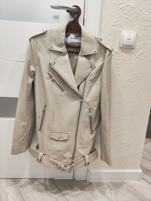 Куртка-косуха нова без етикетки Stradivarius з кожзаму бежевого