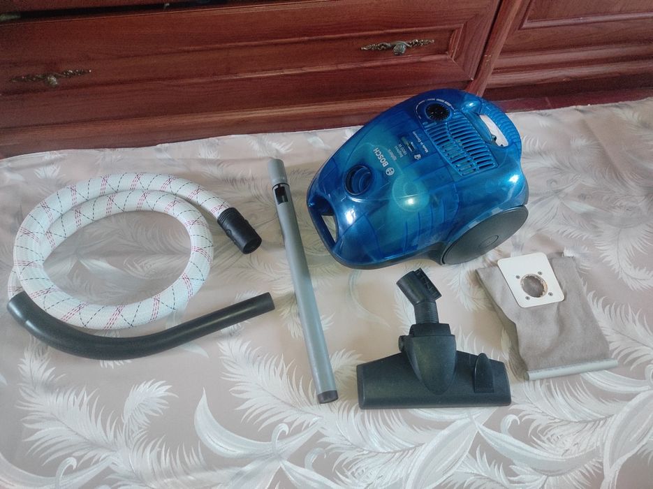 Пилосос Bosch 1800 Ват, мішок та контейнер на вибір. Гарний стан.