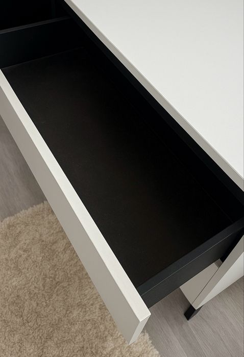 Dwie jasno szare komody