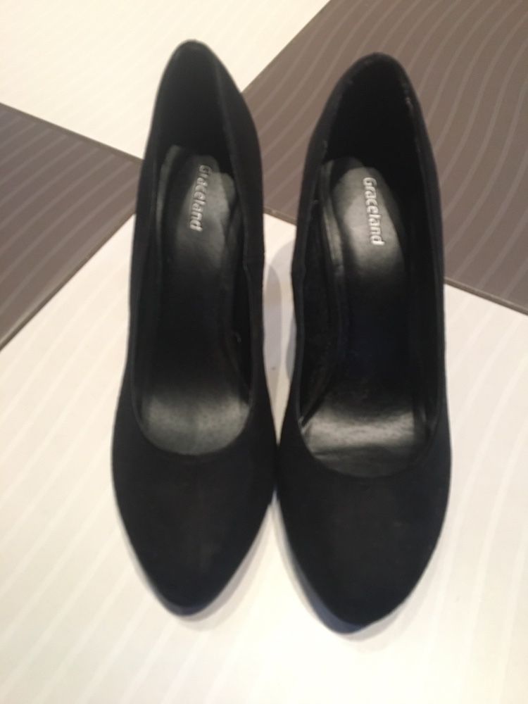 Sprzedam buty  czarne rozmiar 36