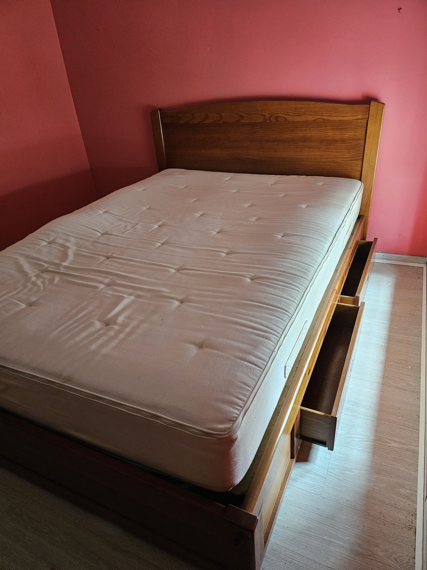 Cama casal madeira com colchão