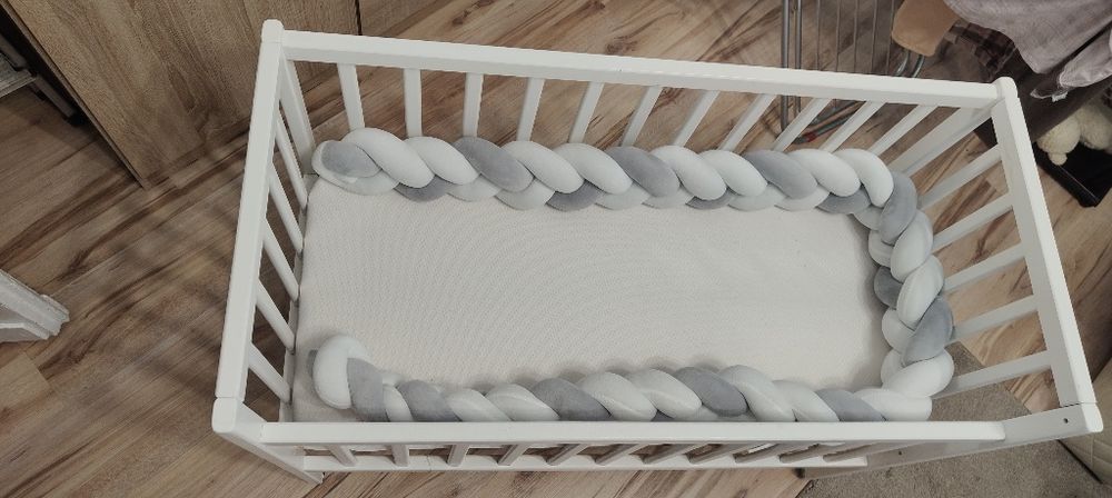 Łóżeczko / Dostawką niemowlęca