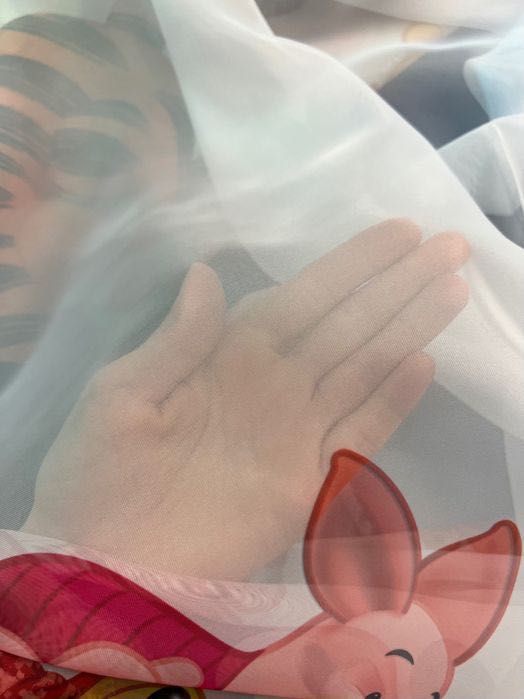 Firana/tkanina woal biała z wzorem z bajki o Kubusiu Puchatku