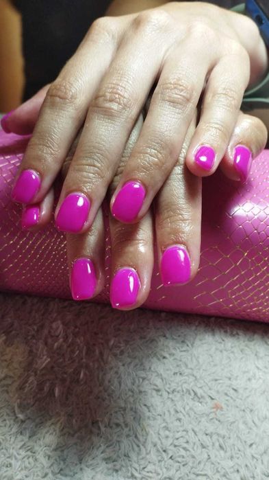 Faço unhas de gel