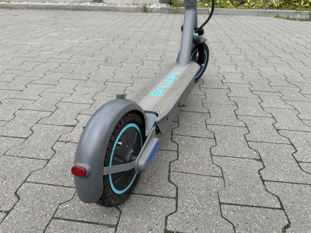 Motus Scooty 10 Plus