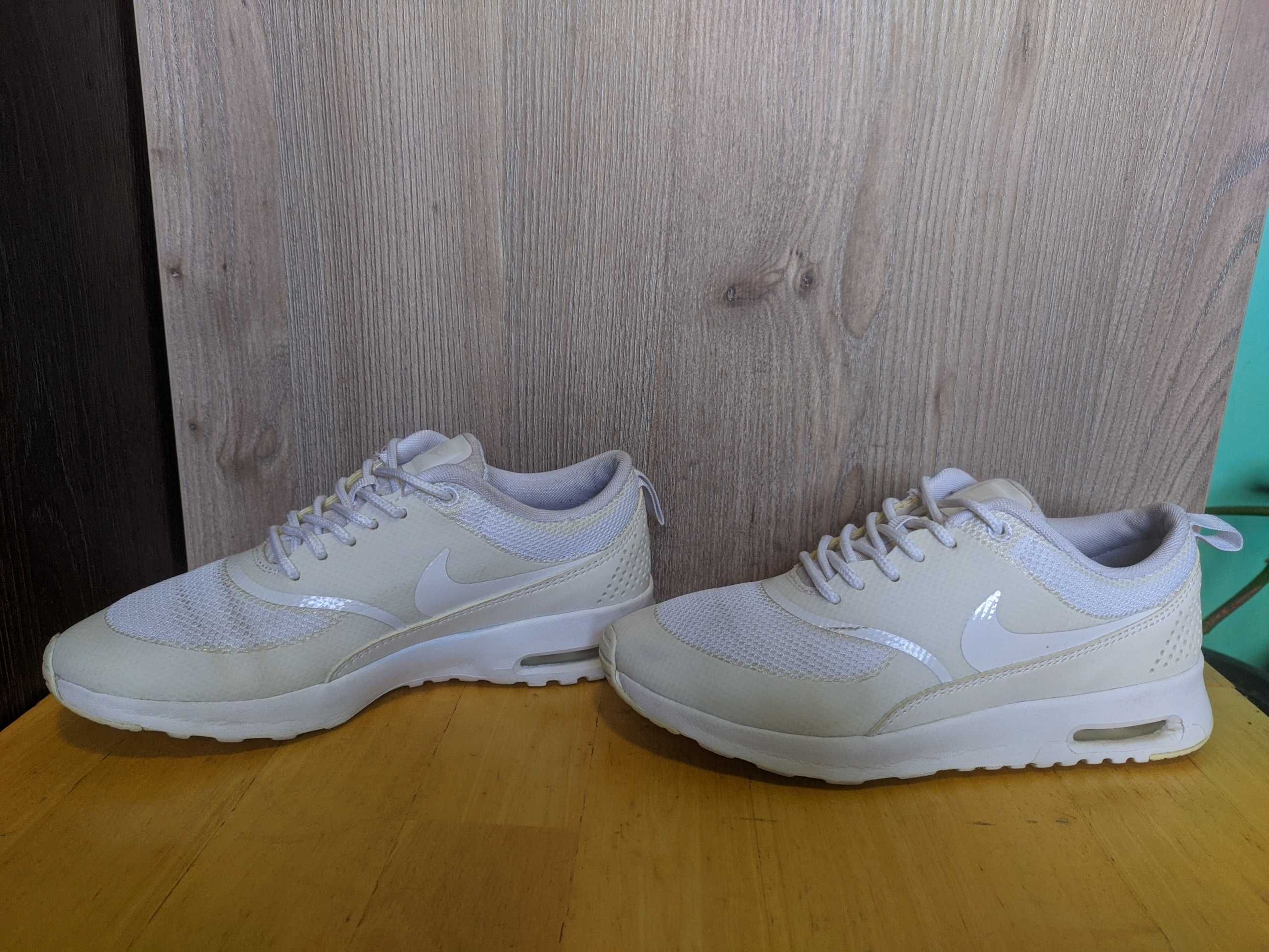 Nike Air Max Thea - бігові кросівки