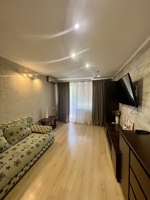 Центр! Оренда 2-х кімн.кв вул. Героїв України