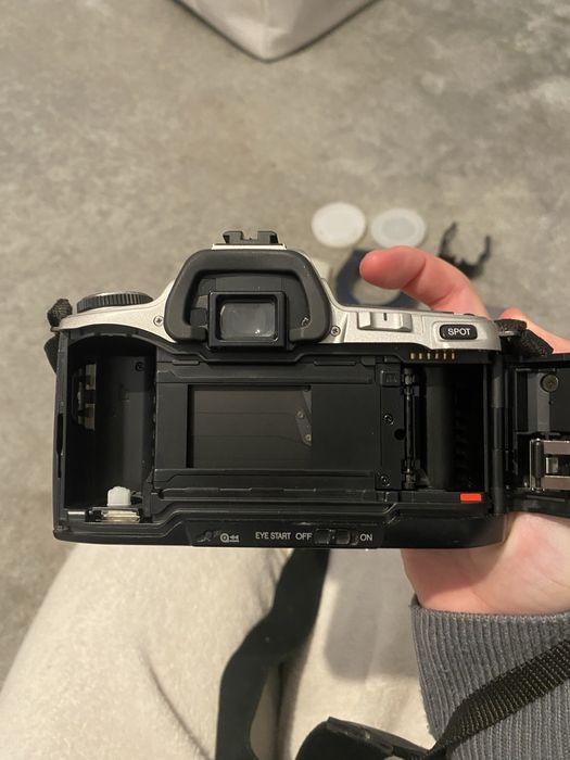 Analog lustrzanka minolta 505si z obiektywem 28-80 f 3.5-5.6