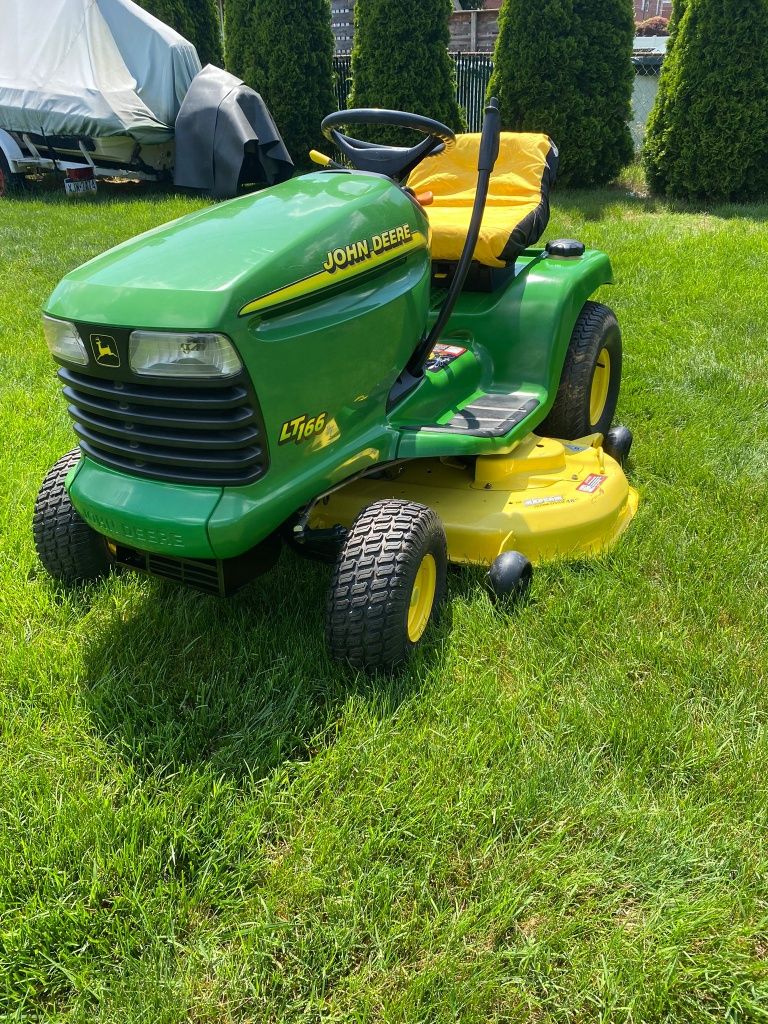 Kosiarka John Deere LT 166