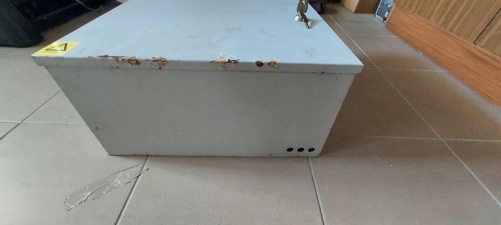 Obudowa metalowa, szafka, skrzynka  z zasilaczem buforowym 48V