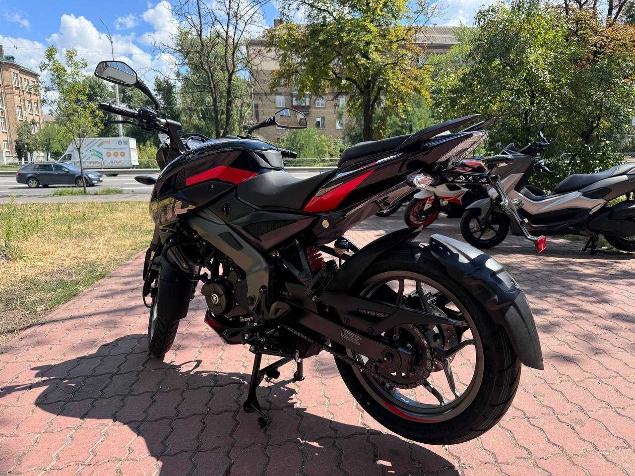 Мотоцикл BAJAJ PULSAR NS200 2025 офіційно в Арт мото Київ