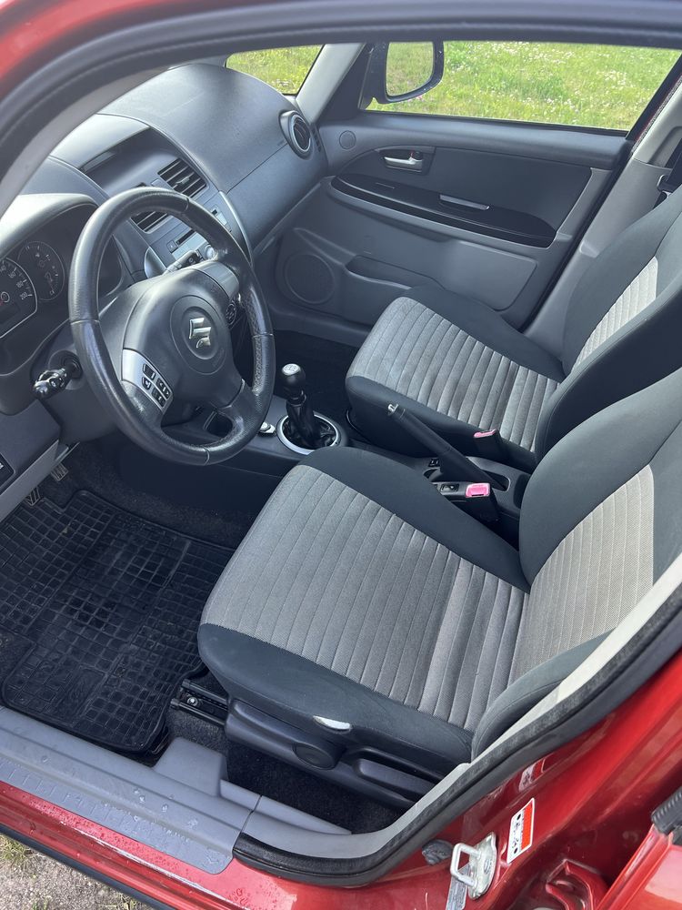 Suzuki sx4.