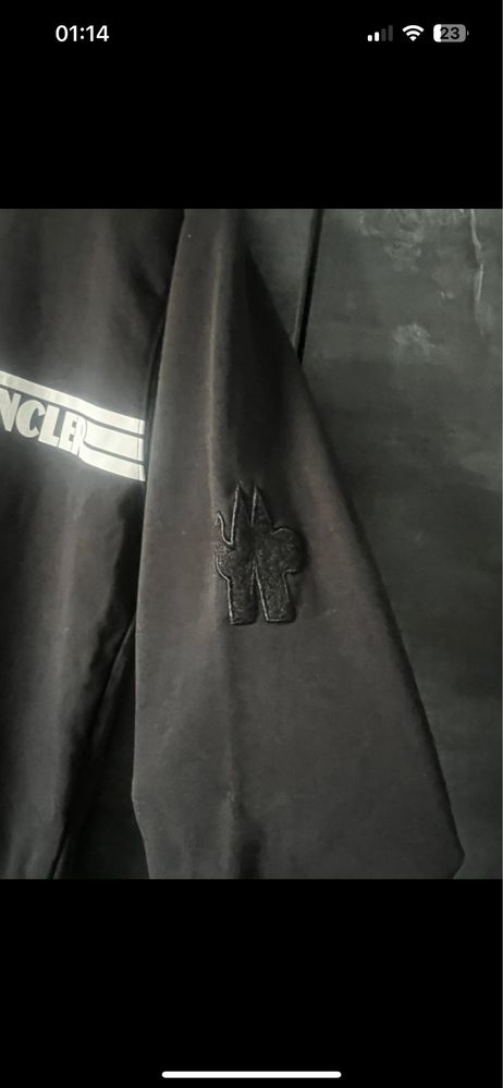 Czarna bluza moncler biale napisy unisex