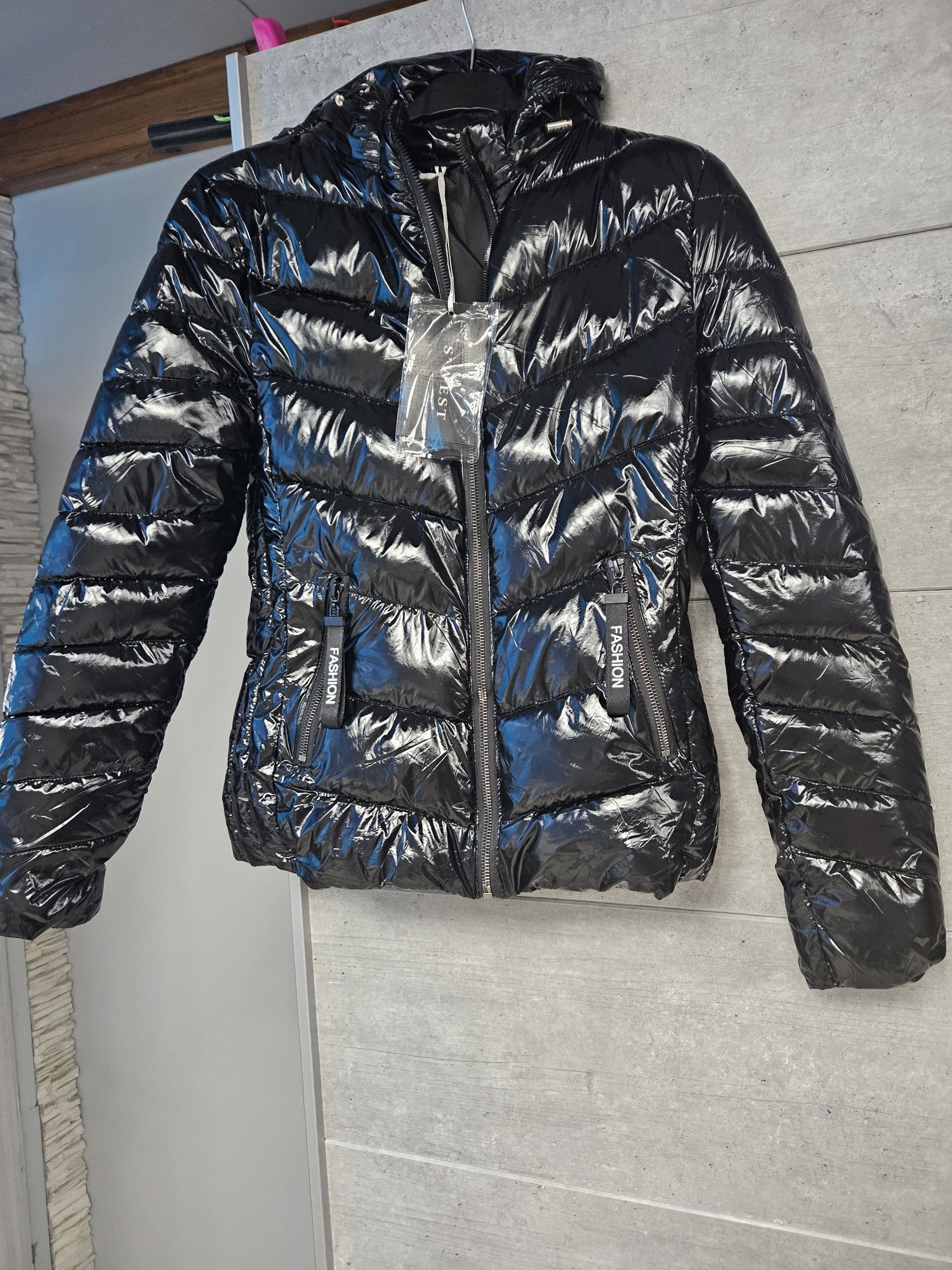 Biust 48 x 2Nowa kurtka przejściowa pikowana błyszcząca czarna S`West