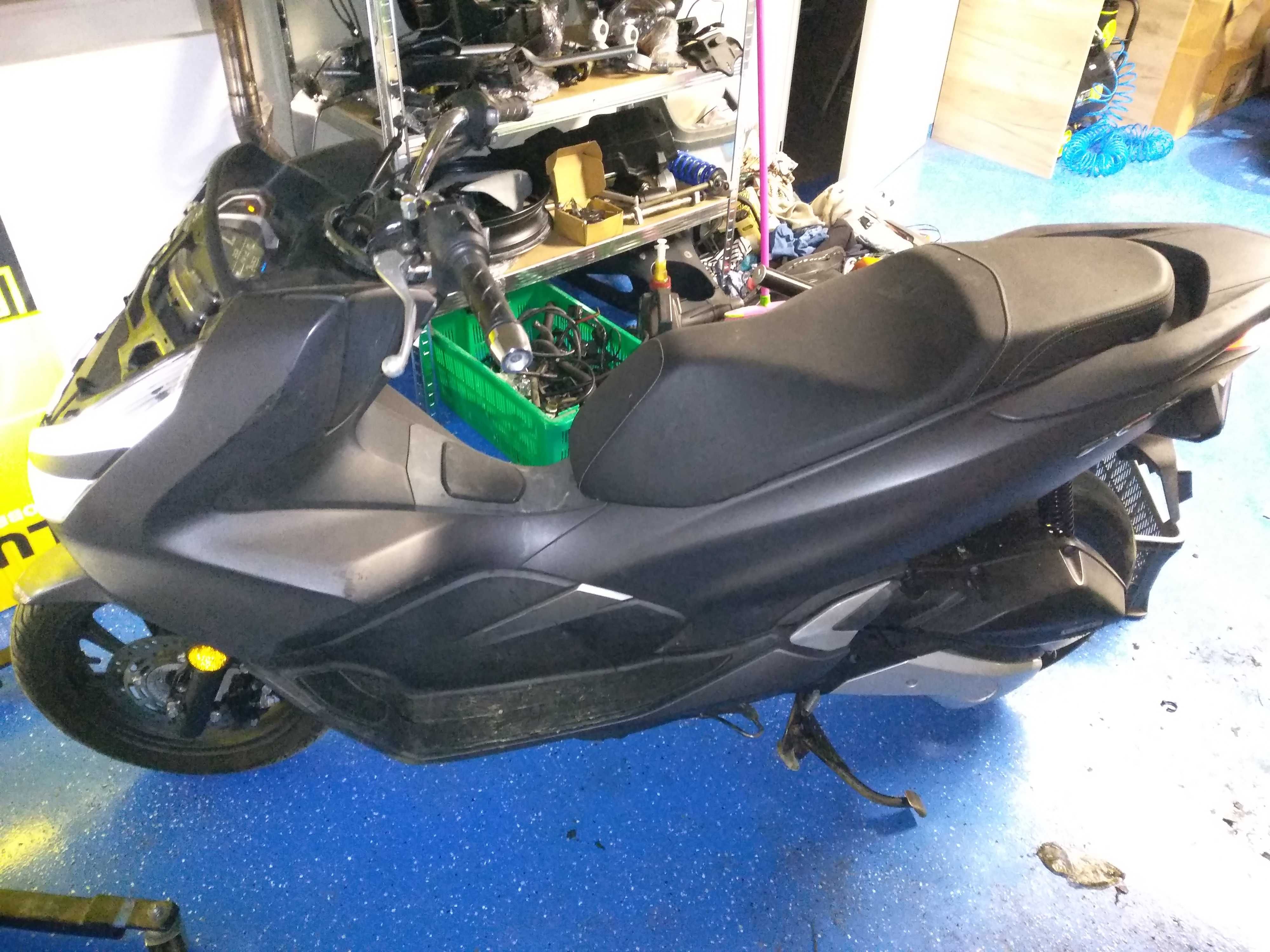 Honda PCX 125 20 R ABS rama 100% prosta dokumenty papiery owiewka lagi