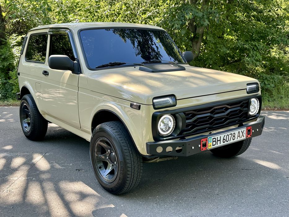 Нива 2121 1985 1.6