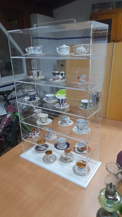 Vitrine com chávenas