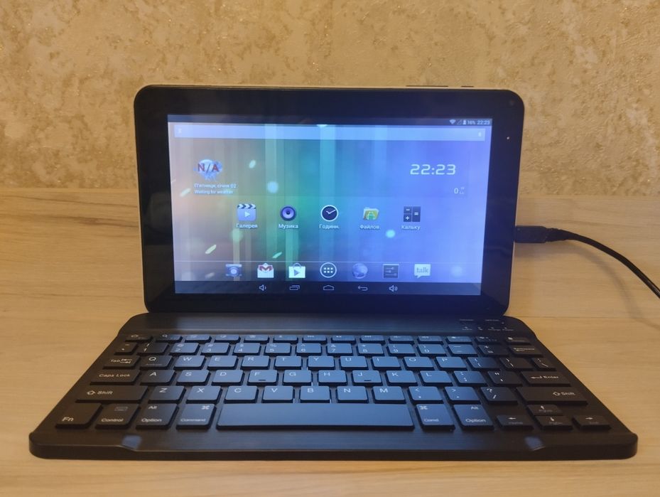 Продам планшет Samsung N8000 з Bluetooth клавіатурою та зарядкою